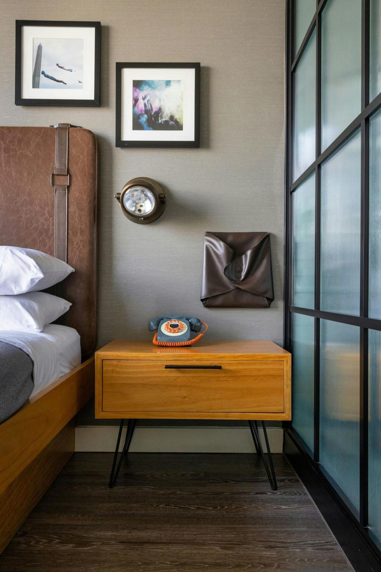 Corner Queen Room with City View - Mobility/Hearing Accessible with Tub,1643201182:JPEG